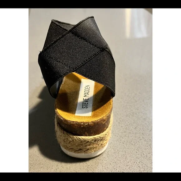 Steve Madden Kimmie Black Sandals.  Size 6 - Picture 8 of 11